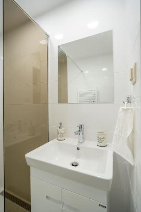 Top Location Central New & Spacious 3 Bdr Apt Medical Academy Σόφια Εξωτερικό φωτογραφία